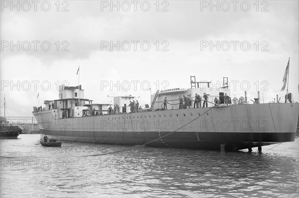 Unknown ship construction. Creator: Kirk & Sons of Cowes.