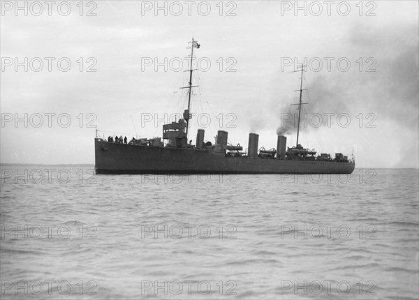 The Chilean Destroyer 'Almirante Lynch' under way, 1914. Creator: Kirk & Sons of Cowes.