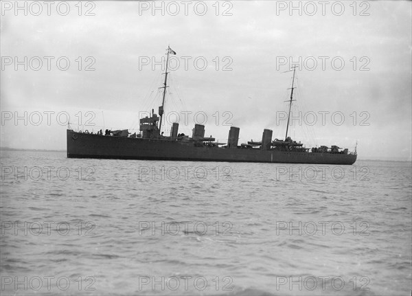 The Chilean Destroyer 'Almirante Lynch' under way, 1914. Creator: Kirk & Sons of Cowes.