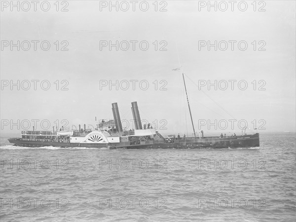 The paddle steamer 'Solent Queen', 1932. Creator: Kirk & Sons of Cowes.