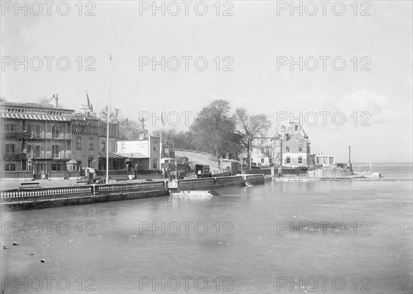 Royal Yacht Squadron and Parade, Cowes, Isle of Wight. Creator: Kirk & Sons of Cowes.