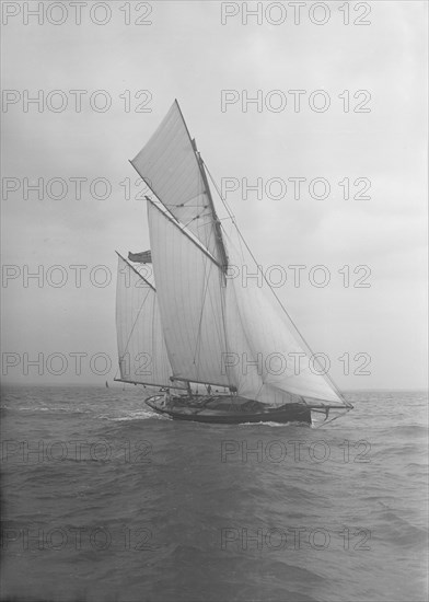 The ketch 'Corinda' under sail. Creator: Kirk & Sons of Cowes.