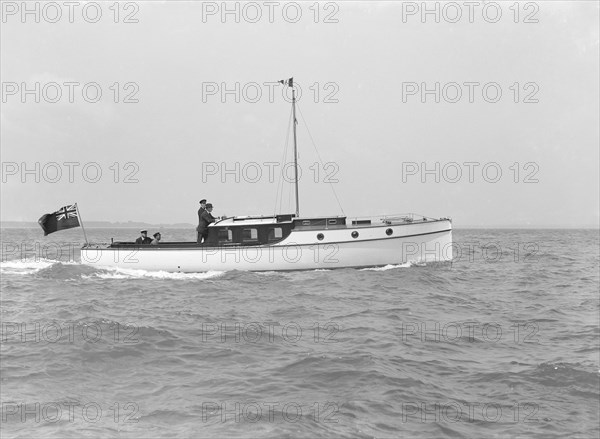 Motor yacht 'Stella Maris' under way, 1914. Creator: Kirk & Sons of Cowes.