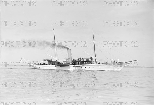 Steam yacht 'Minona' under way, 1913. Creator: Kirk & Sons of Cowes.