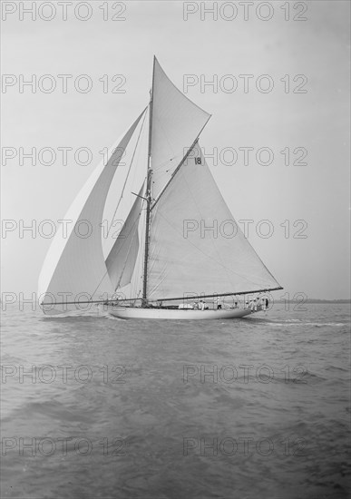 The cutter 'Onda' sailing under spinnaker, 1911. Creator: Kirk & Sons of Cowes.