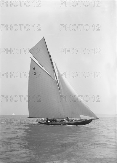 'Verbena' (H2), a gaff rig 8 Metre, sailing close-hauled, 1911. Creator: Kirk & Sons of Cowes.