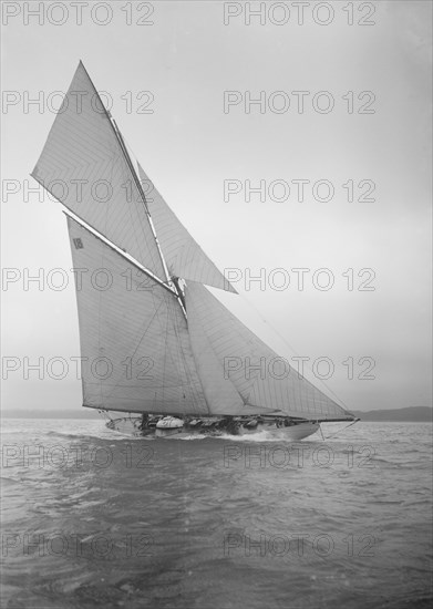 The cutter 'Onda' sailing close-hauled, 1911. Creator: Kirk & Sons of Cowes.