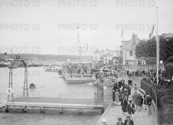 Victoria Parade, Cowes, Isle of Wight, c1935. Creator: Kirk & Sons of Cowes.