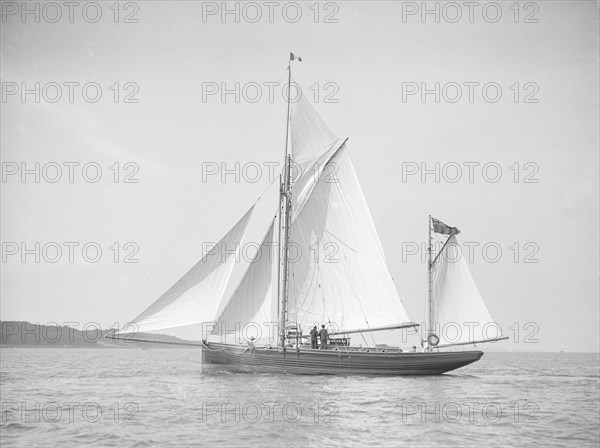 The ketch 'Apache' under sail, 1911. Creator: Kirk & Sons of Cowes.