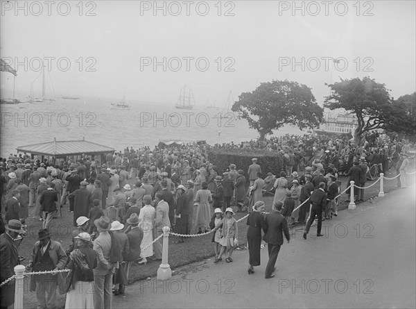 Spectators watching yachts at Cowes, Isle of Wight. Creator: Kirk & Sons of Cowes.
