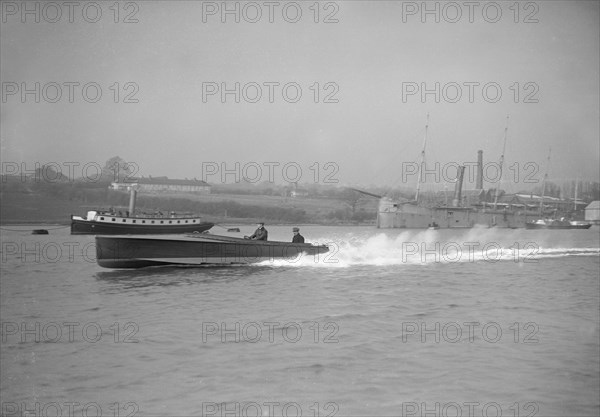 Unknown hydroplane underway, 1912. Creator: Kirk & Sons of Cowes.