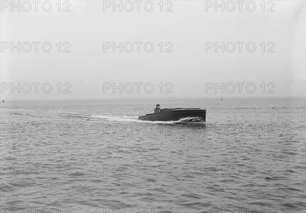 21 Footer motor launch under way, 1914. Creator: Kirk & Sons of Cowes.