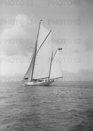 The yawl 'White Heather I' sailing close-hauled, 1911. Creator: Kirk & Sons of Cowes.