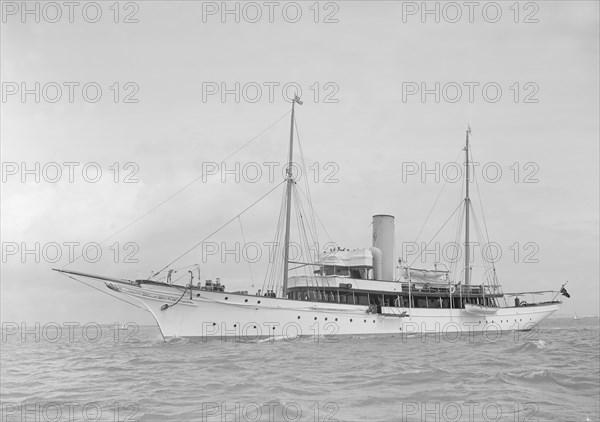 489 ton steam yacht (possibly 'Juicel'?) under way, 1939. Creator: Kirk & Sons of Cowes.