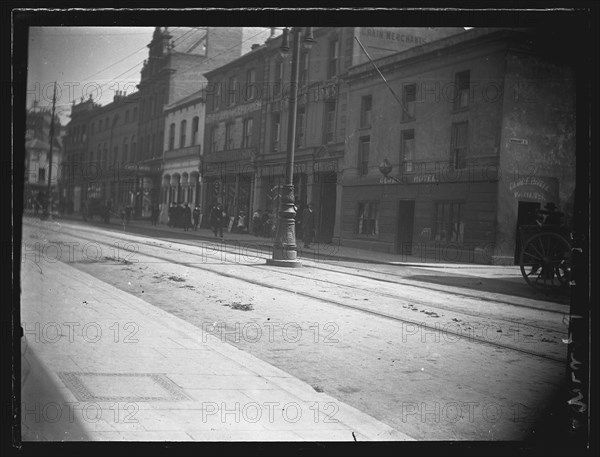 Castle Street, Cardiff, The Old Globe Inn. c1902 Creator: William Booth.