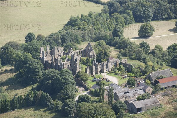 Ruins of Wingfield Manor House and Manor Farm, South Wingfield, Derbyshire, 2014