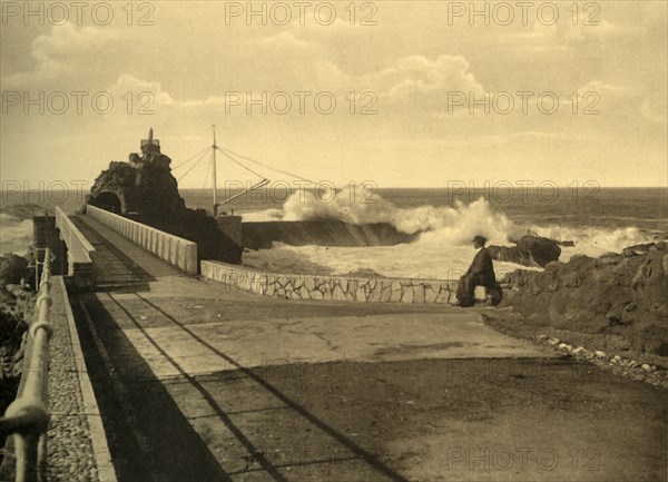 Biarritz - Au Rocher de la Vierge par gros remps, c1930.