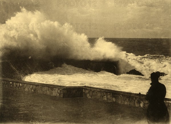 Biarritz - Effet de vague a la digue du Rocher de la Vierge, c1930.