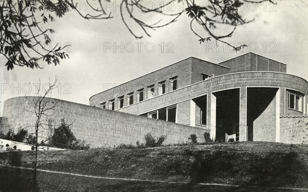 The Contemporary Idiom Brick House at Hampstead, London', 1941.