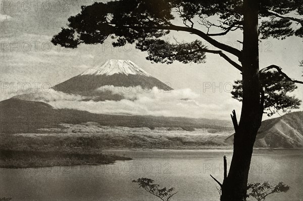 Fuji from Lake Motosu', 1910.