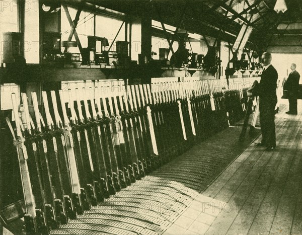 A Manual Box on the Great Western Main Line, Reading', 1930.