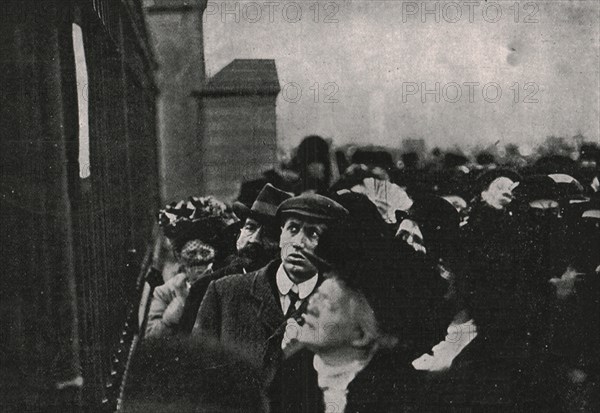 Official notification of the death of King Edward VII posted outside Buckingham Palace, May 1910.