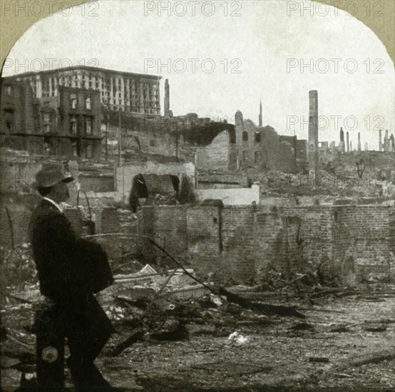 Looking north up Mason St. from Eddy - Ruins of the Fairmont $4,000,000 hotel', 1906.