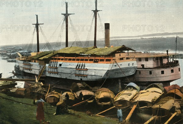 Hanoi. Bords Du Fleuve Rouge', (Hanoi. On the Banks of the Red River), 1900.