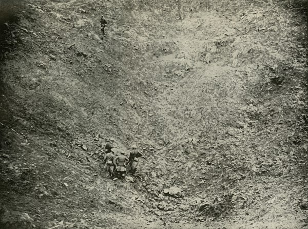 A Mine Crater in High Wood', (1919).