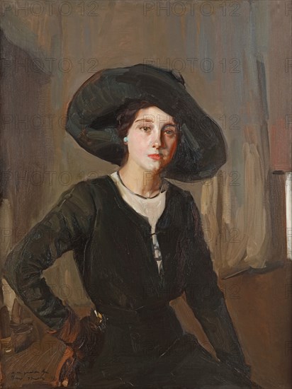 Elena in Black Hat, 1910.