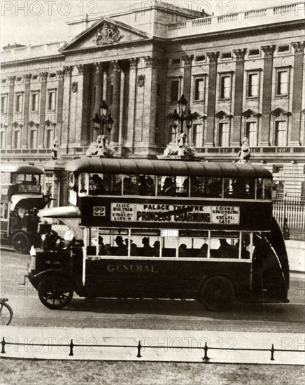 'London's New All-Weather Bus',1927
