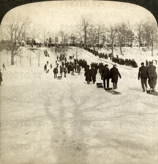 'Canadian winter sports - tobogganing',1905