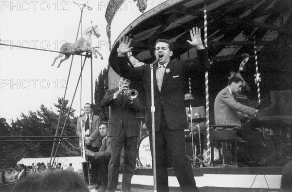 George Melly with Mick Mulligan Band, Beaulieu Jazz Festival, Hampshire, 1960. Creator: Brian Foskett.