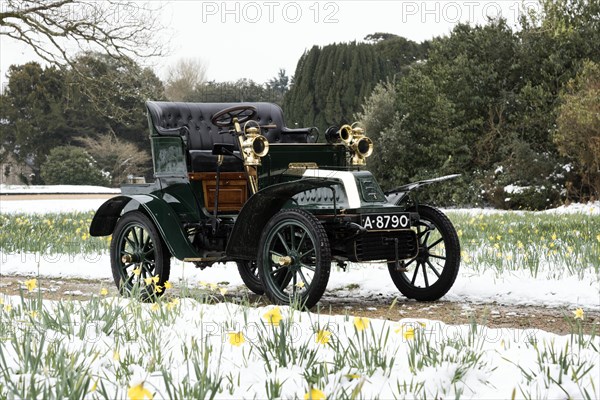 1904 De Dion Bouton model Q in snow with daffodils at Beaulieu. Creator: Unknown.