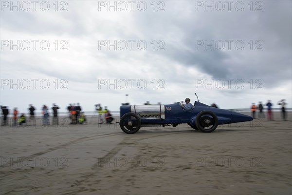 1925 Sunbeam 350 hp driven by Ian Stanfield at Pendine Sands 2015. Creator: Unknown.