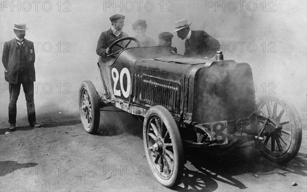 1904 Darracq driven by Duray. Creator: Unknown.