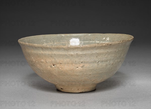 Bowl with White-slip Decorations, 1300s-1400s. Creator: Unknown.