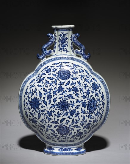Gourd Flask with Floral Scrolls, 1723-1735. Creator: Unknown.