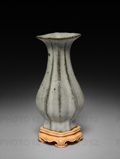 Lobed Vase: Guan ware, 1127-1279. Creator: Unknown.