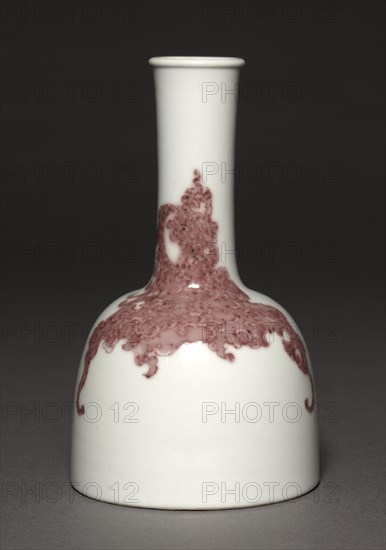 Mallet-Shaped Bottle with Phoenixes, 1662-1722. Creator: Unknown.