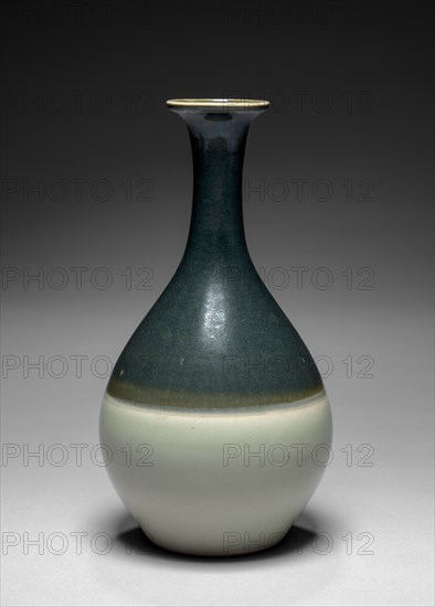Sake Flask: Arita Ware, Imari Type, 17th century. Creator: Unknown.