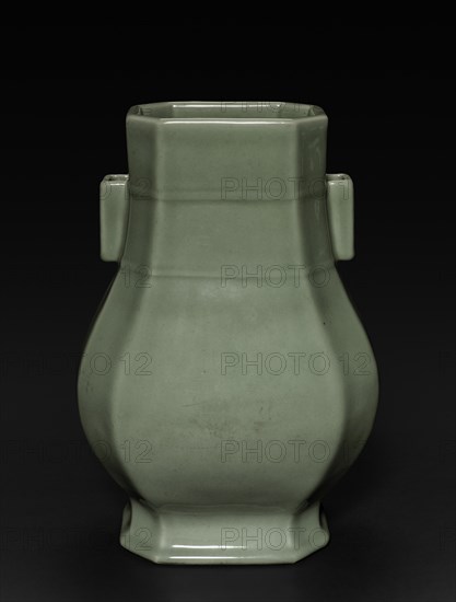 Suspension Vase, 1723-1735. Creator: Unknown.