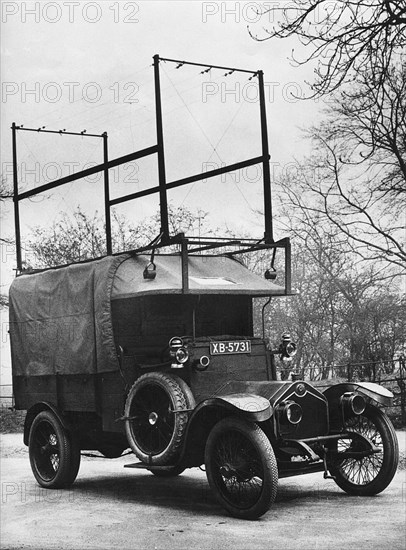 1918 Crossley 25-30hp Met Police van, used by Flying Squad. Creator: Unknown.