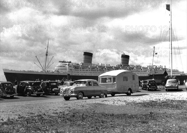 1952 Ford Zephyr towing Winchester Pipit caravan Queen Elizabeth in B/g.. Creator: Unknown.