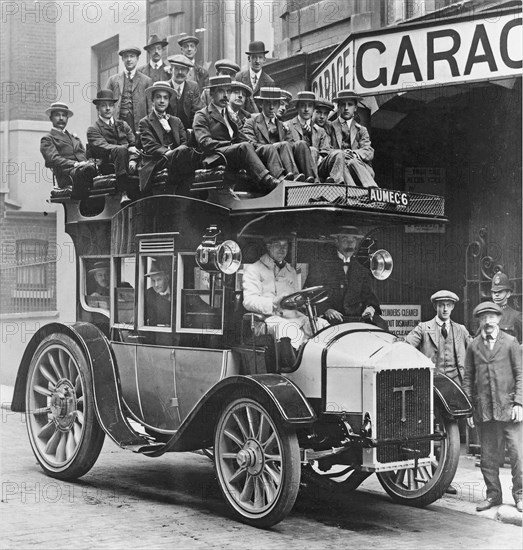 1913 Thames coach. Creator: Unknown.