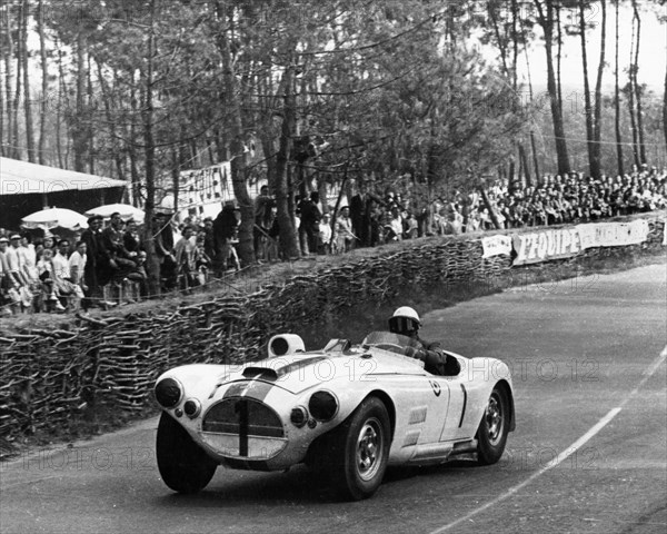 1953 Cunningham 5.4 at Le Mans driven by Cunningham/Spear. Creator: Unknown.