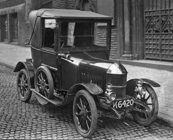 1916 Morris Oxford Coupe. Creator: Unknown.