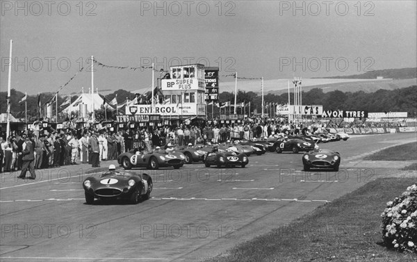 Start of 1959 Tourist Trophy race at Goodwood. Creator: Unknown.