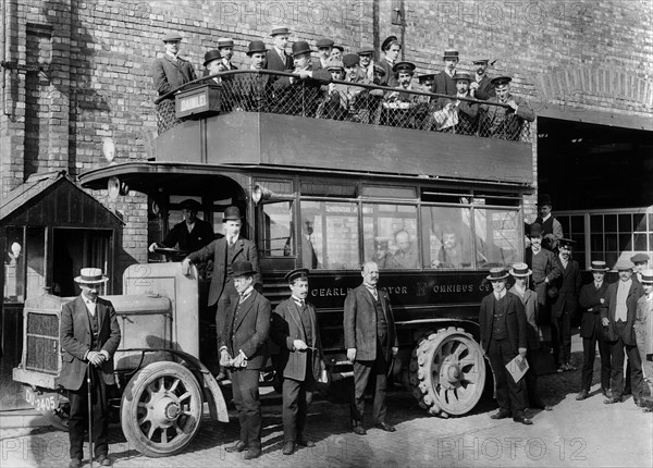 1906 Daimler experimental gearless bus. Creator: Unknown.