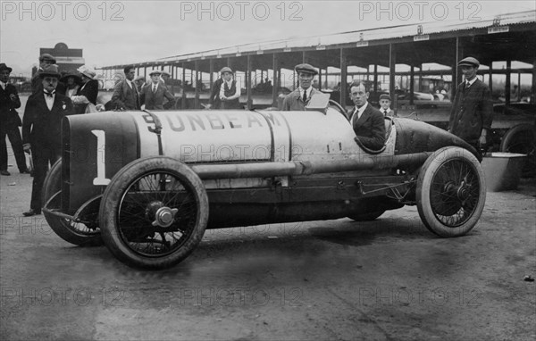 Sunbeam 350 hp, Kenelm Lee Guinness at Brooklands 1922. Creator: Unknown.